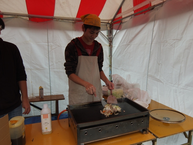 学生会の焼きうどん店 2